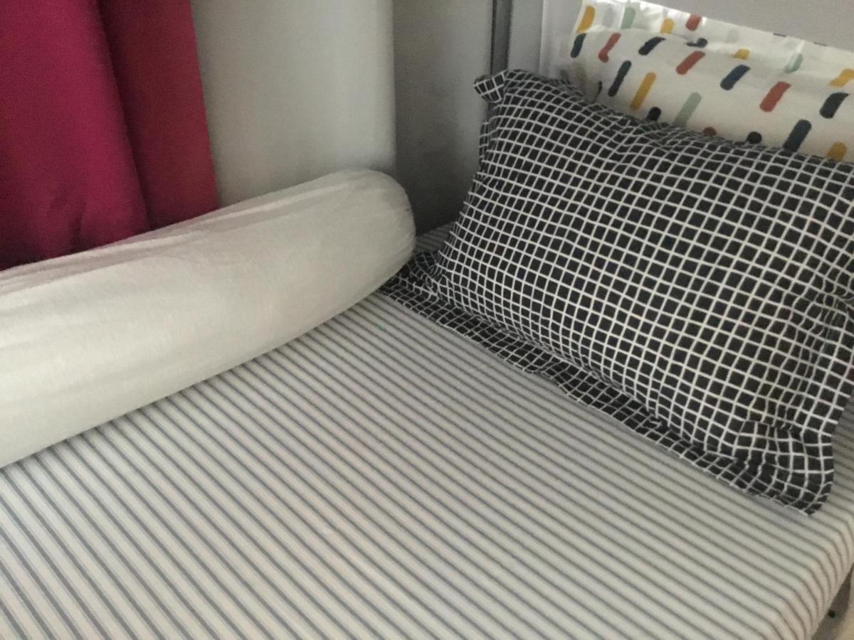Just For Sleep - Parisian Male Dorm Room -Daily Stays 8Pm To 10Am- Contact Booking Message On The Arrival- Pas D'Appel Phone Bobigny Exterior photo